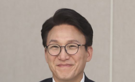 박수치는 김민석 민주당 대표