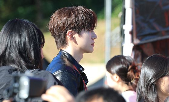 이준호, 멀리서도 한 눈에