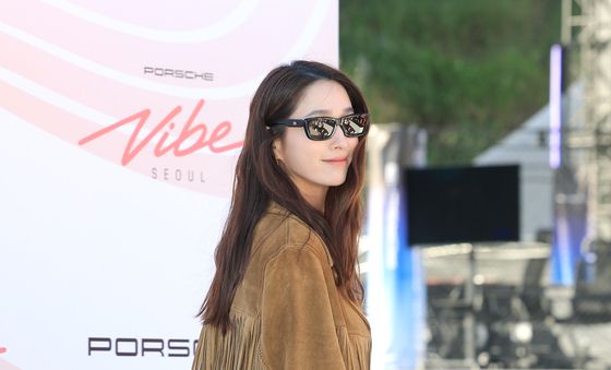 이민정, 빛나는 미소