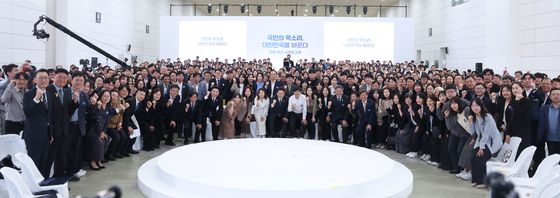기념촬영 하는 이재명 대통령