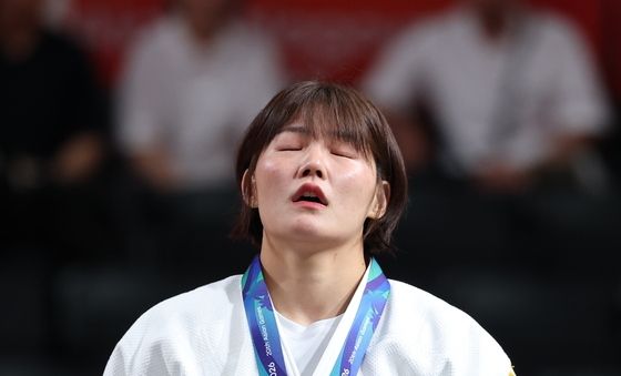 포디움 오른 김민주, 값진 은메달