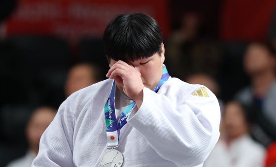 눈물 흘리는 銀 이현지