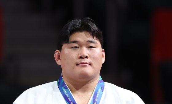 동메달 목에 건 김민종