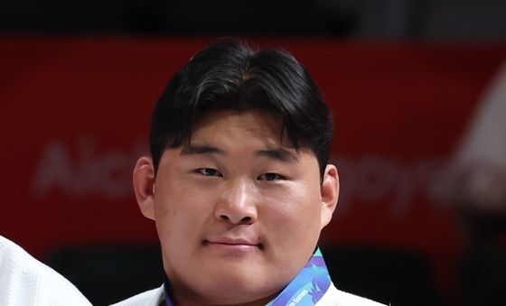 동메달 목에 건 김민종