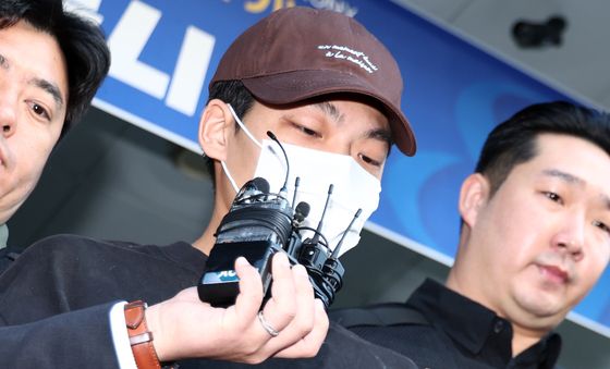 '장모 살해·아내 납치' 26살 김성우, 구속 송치