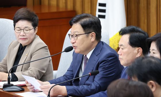 국정감사 대책회의 발언하는 정점식