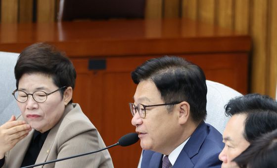 발언하는 정점식 원내대표