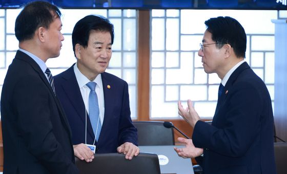 대화하는 정동영·황종우 장관