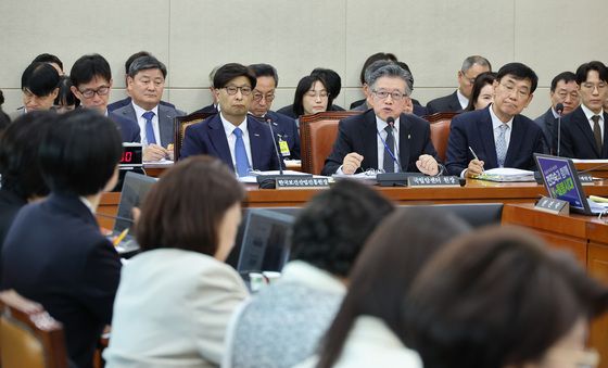 [국감] 답변하는 양한광 국립암센터 원장