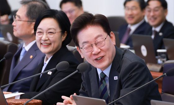 이재명 대통령 '발언하며 미소'