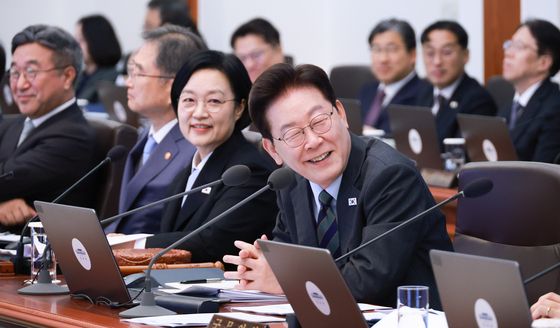 미소 짓는 이재명 대통령