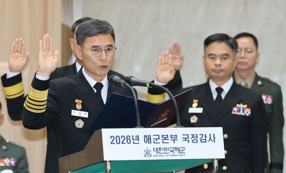 [국감] 김경률 해군 참모총장 증인 선서