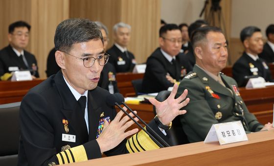 [국감] 답변하는 김경률 해군 참모총장
