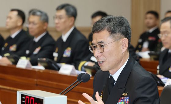 [국감] 국감 답변하는 김경률 해군 참모총장