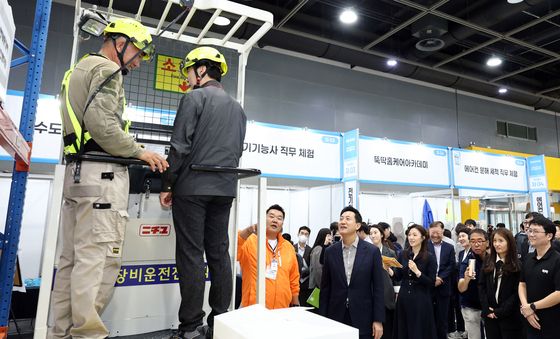 서울시 중장년 일자리박람회 찾은 오세훈 시장