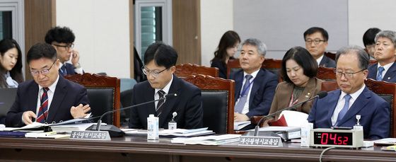 [국감] 의원 질의 듣는 부산·울산·경남교육감