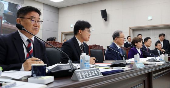 [국감] 의원 질의 듣는 부산·울산·경남·대구·경북·강원 교육감
