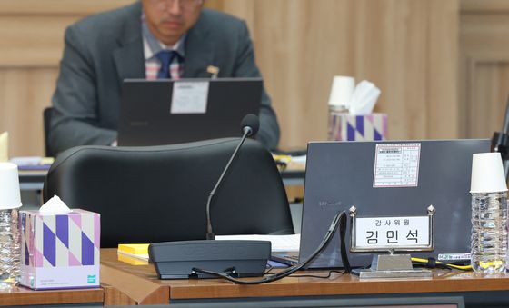 [국감] 해군 국감 불출석한 김민석 의원