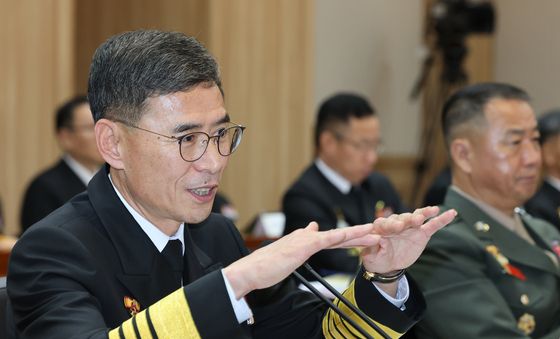 [국감] 답변하는 김경률 해군 참모총장