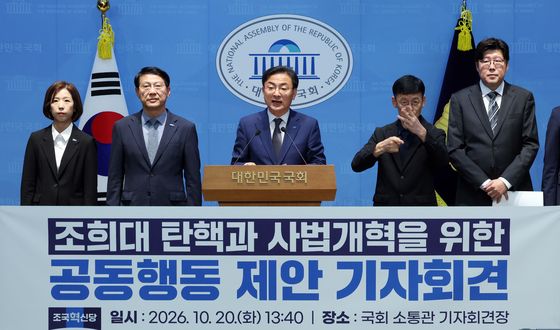 조희대 대법원장 탄핵 공동행동 제안 기자회견하는 신장식 대표