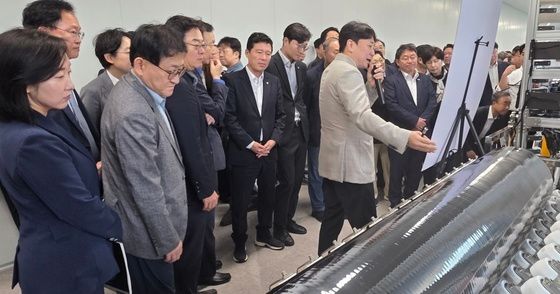 구미 반도체 기업 CMTX 방문한 국회 산자위원들