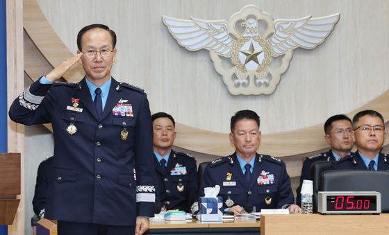 [국감] 경례하는 손석락 공군 참모총장