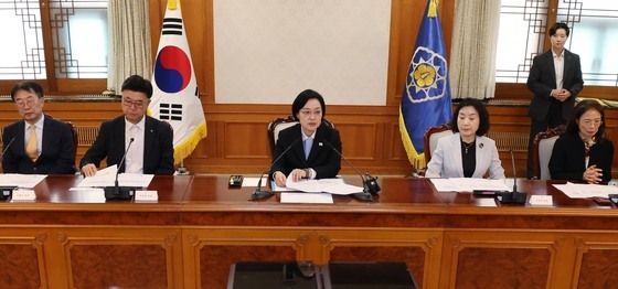 모두발언하는 한성숙 총리