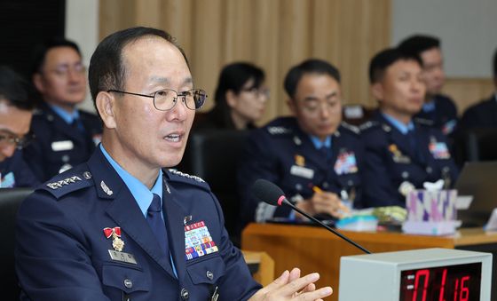 [국감] 의원 질의에 답변하는 공군 참모총장