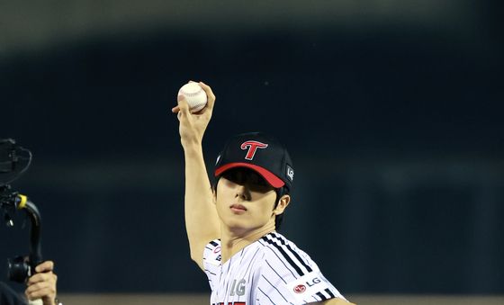 NCT 지성 '승리의 시구'