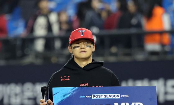 기념 촬영하는 김도영