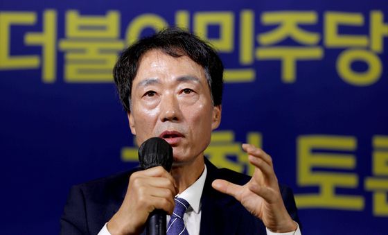 답변하는 박형룡 더불어민주당 대구시당위원장