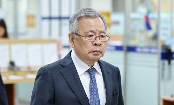 '대장동 금품수수 혐의' 박영수 전 특검, 법정으로