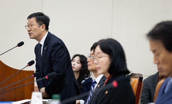 [국감] 의원 질의 답하는 윤수현 한국소비자원장