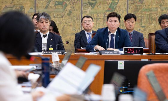 [국감] 야당 질의 답하는 유승민 대한체육회장