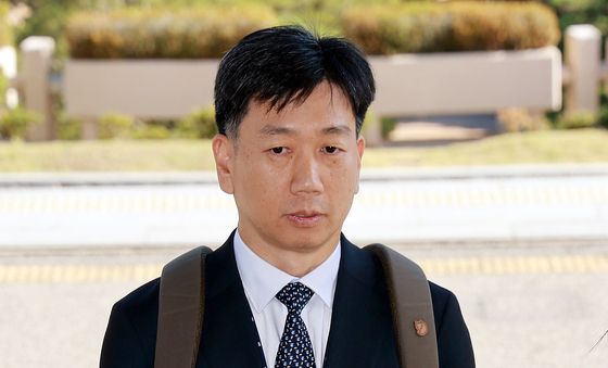 취재진 질문에 답하는 김현우 전 형사6부장