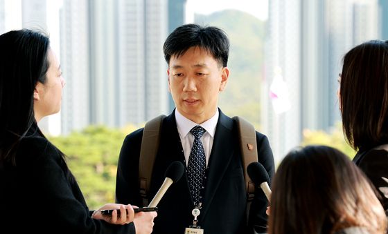 징계위 출석하는 김현우 전 수원지검 부장