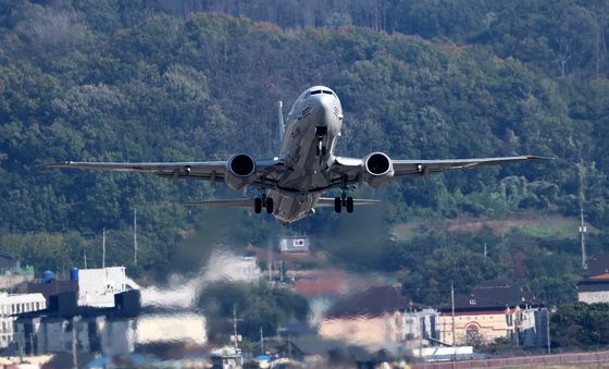 포항기지 이륙하는 해군 P-8A 해상초계기