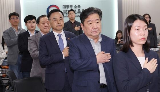 국민의례하는 차정인 국가교육위원회 위원장