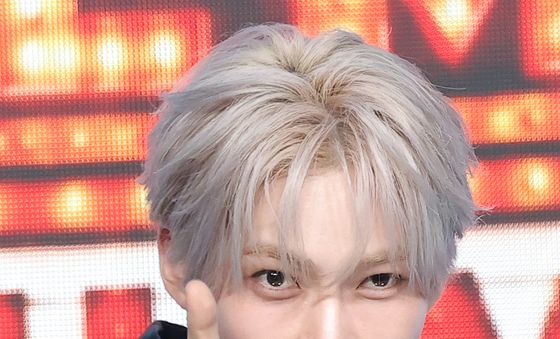 성한빈, 제로즈 내 손을 잡아