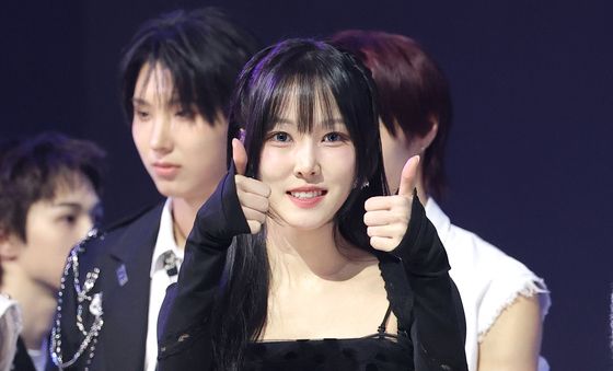 유주, 엄지척 예쁨
