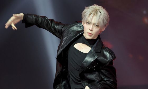 성한빈, 강렬한 눈빛