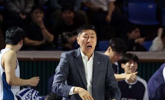 작전 지시하는 이상민 감독