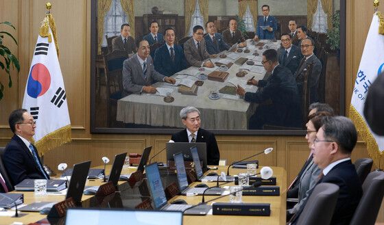 신현송 한은 총재, 금융통화위원회 회의 주재