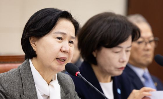 [국감] 의원 질의 답하는 김수영 한국노인인력개발원장