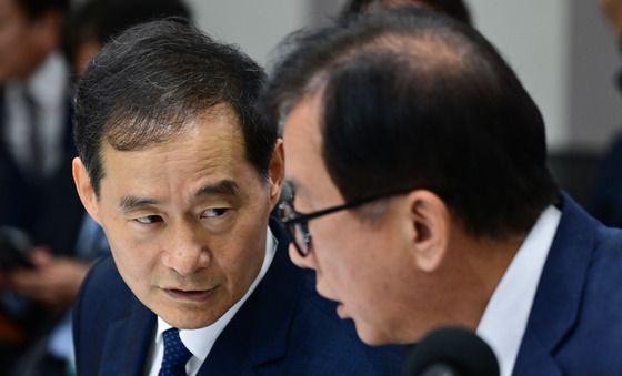 [국감] 대화하는 인천공항 사장 직무대행과 한국공항공사 사장