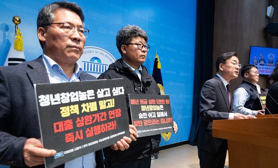 청년창업농 대출 상환기간 연장 촉구 기자회견하는 신장식 의원