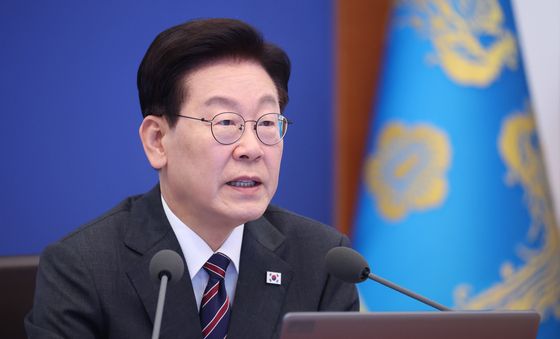 수석보좌관회의서 발언하는 이재명 대통령