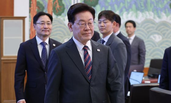 수석보좌관회의 참석하는 이재명 대통령