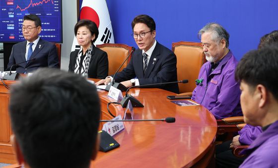 인사말하는 김민석 민주당 대표