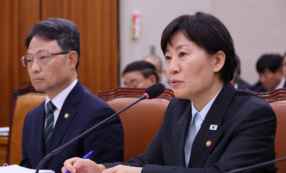[국감] 송미령 장관, 의원 질의 답변
